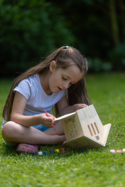 Vogelhaus - Die Raupe Nimmersatt - Bastelset für Kinder mit Farben
